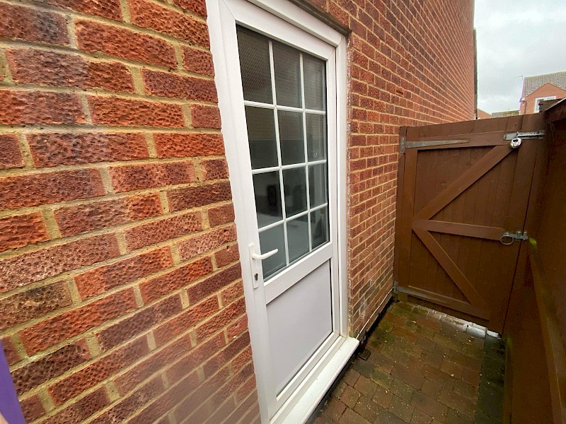 Creating an impressive entryway with external doors in leighton buzzard bedfordshire